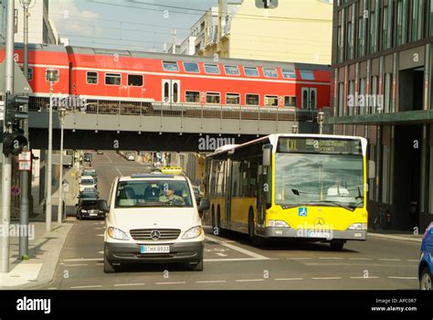 雲浮到南站多久?從交通方式看,公交、計程車、火車、自驾车、電車等都有不同的時效考量。